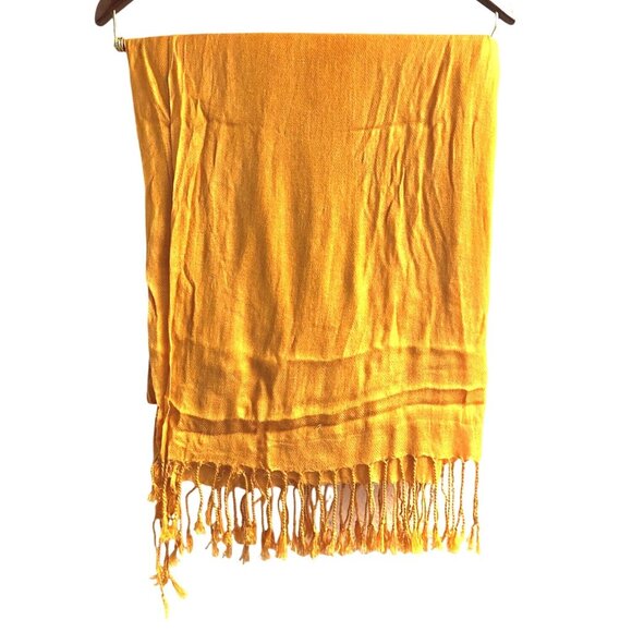 BEAUTIFUL TIMELESS YELLOW RECTANGLE SCARF - Picture 1 of 1